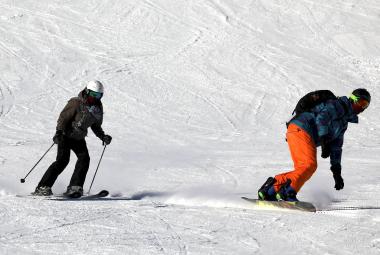 Snowboarding VS Skiing for Beginners