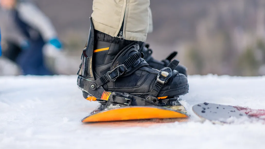 Snowboard boots