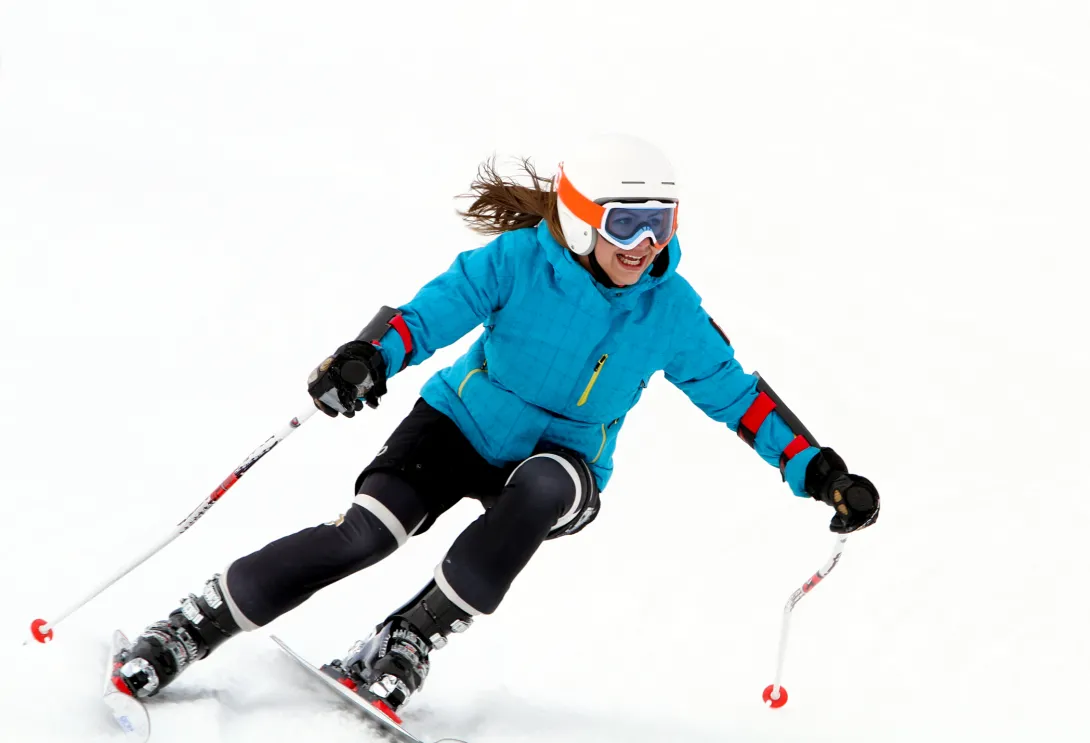 Girl turning on skis
