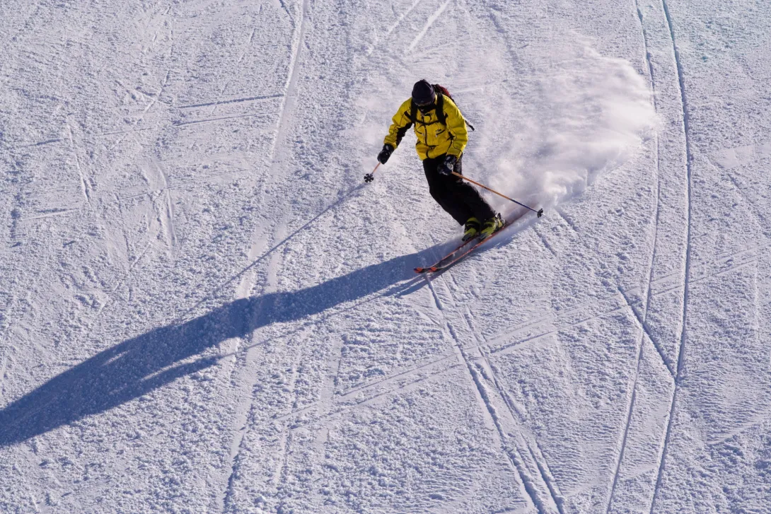 Downhill skier turning