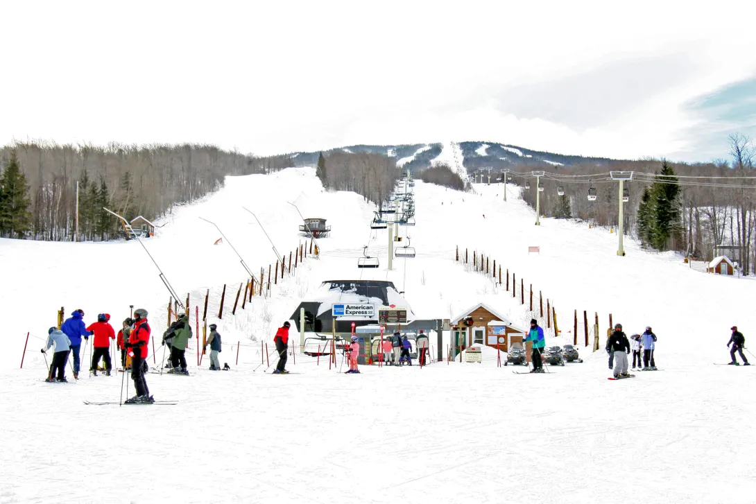 Ski lift line