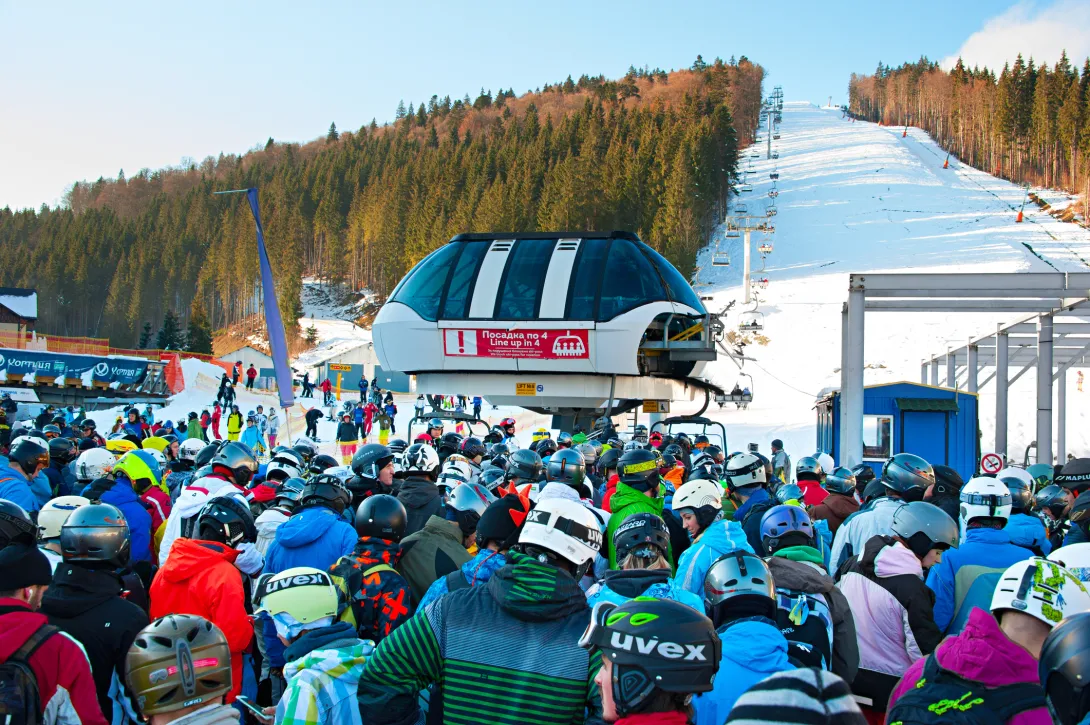 Crowded line for lift