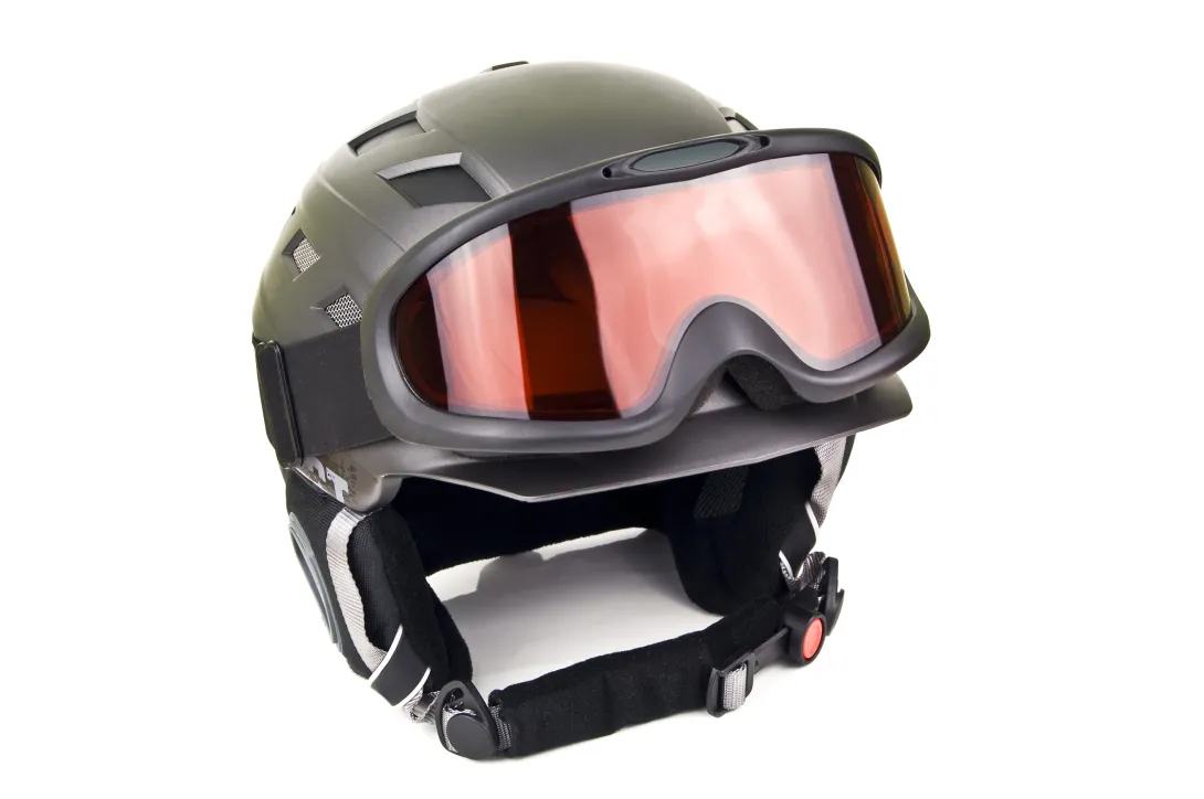 Ski helmet with goggles