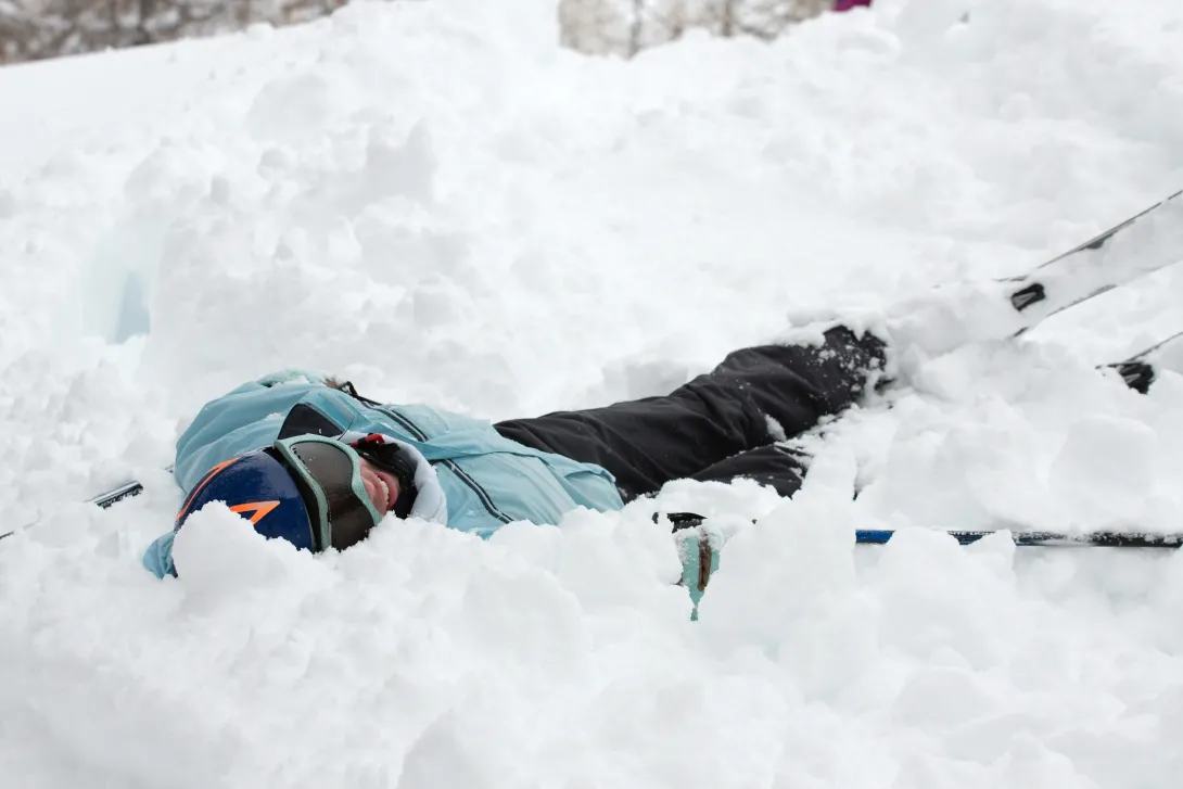 Skier fell down