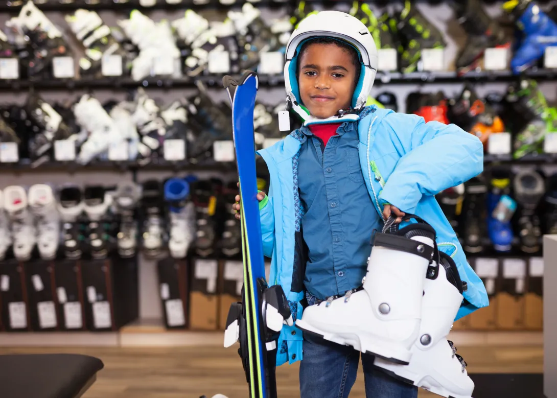 Kid buying skis